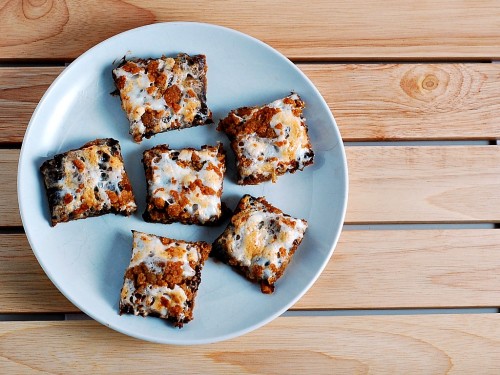 S'mores Crumb Bars #dessert by The Redhead Baker #SundaySupper