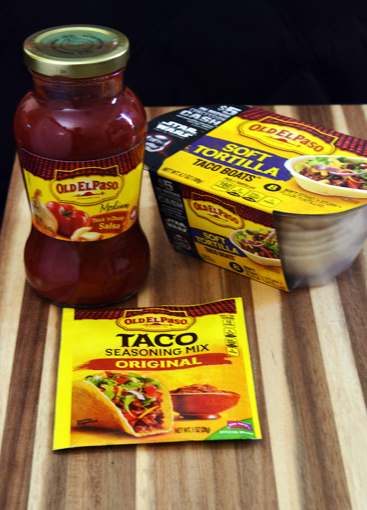 Spice up your Game Day tailgate snacks with these Carnitas Chili Bowls, flavored with Old El Paso™ seasoning and salsa, served in soft tortilla bowls. #oldelpaso #acmemarkets