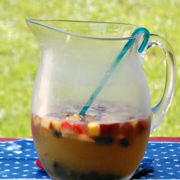 Red, White, and Blue Sangria by www.theredheadbaker.com