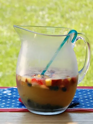 Red, White, and Blue Sangria by www.theredheadbaker.com