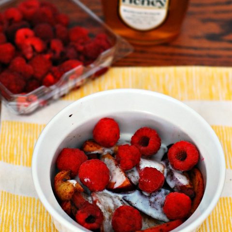 Cinnamon Vanilla Roasted Peaches with Honey Cream #healthy #CLblogger