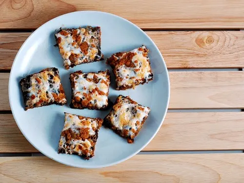 S'mores Crumb Bars #dessert by The Redhead Baker #SundaySupper