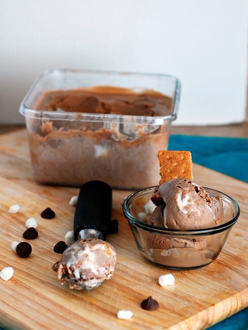 Milk Chocolate S'mores Ice Cream by @TheRedheadBaker #IceCreamForOXO