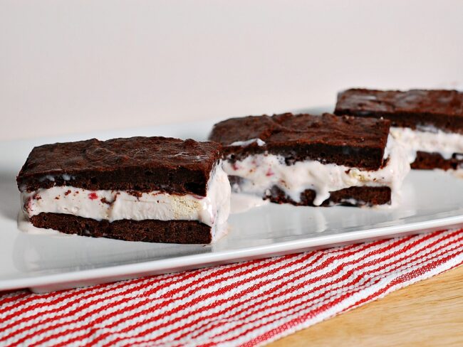 Strawberry Cheesecake Ice Cream Sandwiches #SundaySupper