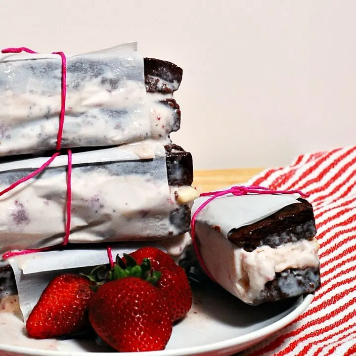 Strawberry Cheesecake Ice Cream Sandwiches #SundaySupper