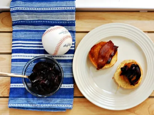 Bacon, Cheddar and Onion Sliders #SundaySupper by @TheRedheadBaker