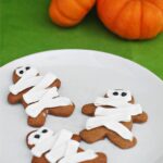 Pumpkin Graham Cracker Mummies #Halloween by @TheRedheadBaker