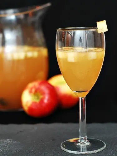 Honeycrisp Apple Sangria by @TheRedheadBaker