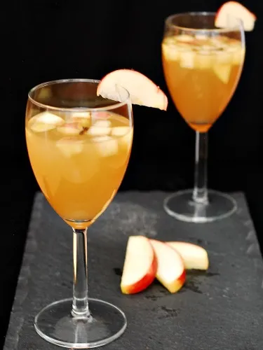 Honeycrisp Apple Sangria by @TheRedheadBaker