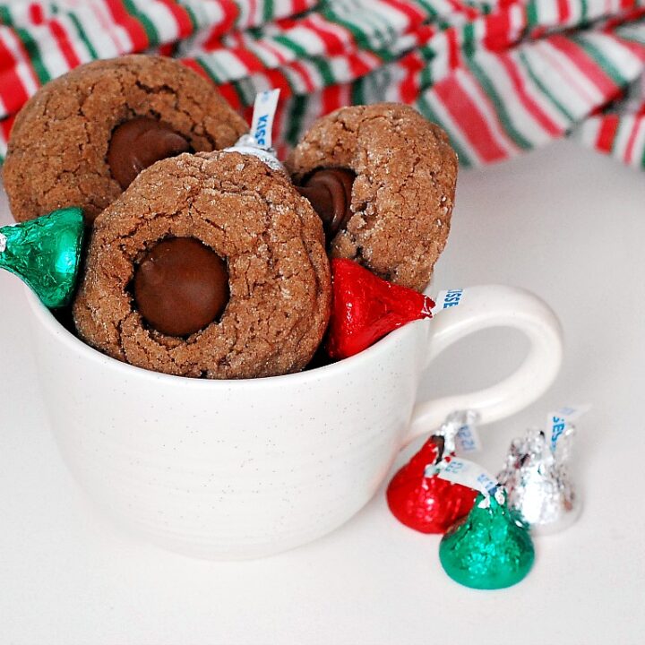 Mocha Blossom Cookies #MerryKissmas by @TheRedheadBaker