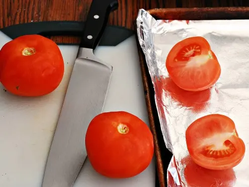 Philadelphia Tomato Pie #SundaySupper | theredheadbaker.com