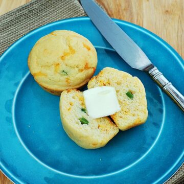 Jalapeno Cheddar Corn Muffins | theredheadbaker.com