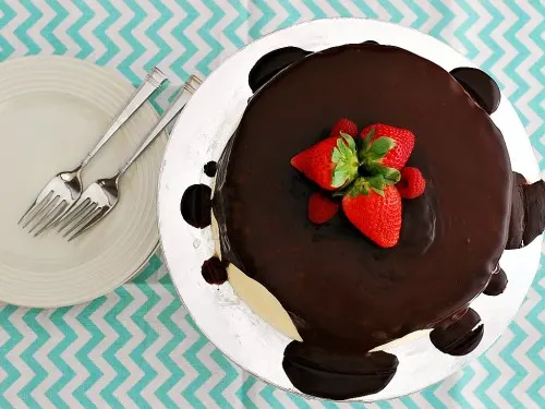 Tuxedo Cake #SundaySupper | theredheadbaker.com