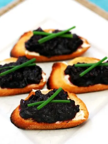 Blackberry-Rhubarb Chutney and Goat Cheese Crostini | theredheadbaker.com