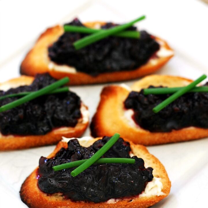 Blackberry-Rhubarb Chutney and Goat Cheese Crostini | theredheadbaker.com