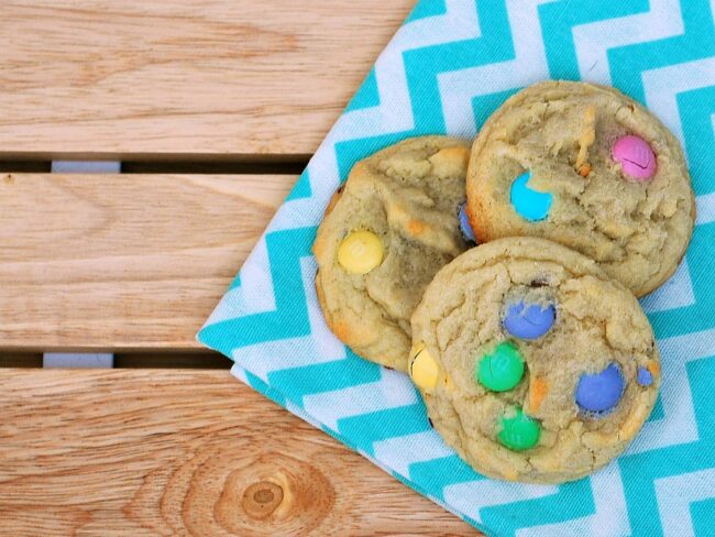 #Easter Candy Cookies | theredheadbaker.com