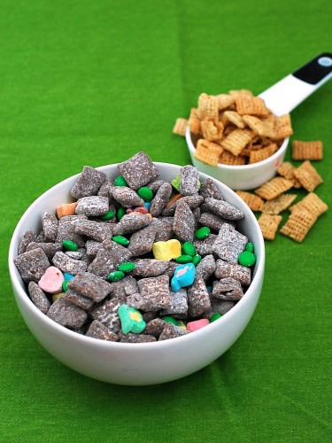 #StPatricksDay Muddy Buddies | theredheadbaker