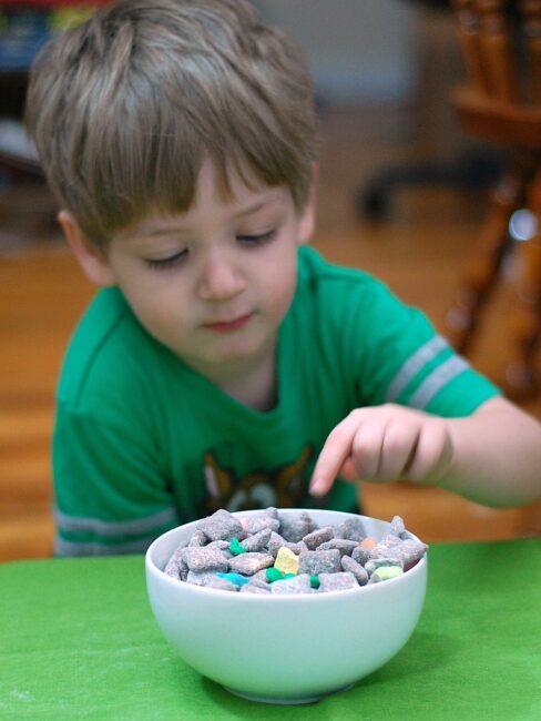 #StPatricksDay Muddy Buddies | theredheadbaker