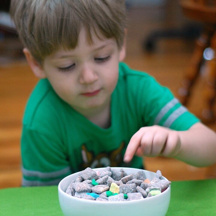 #StPatricksDay Muddy Buddies | theredheadbaker