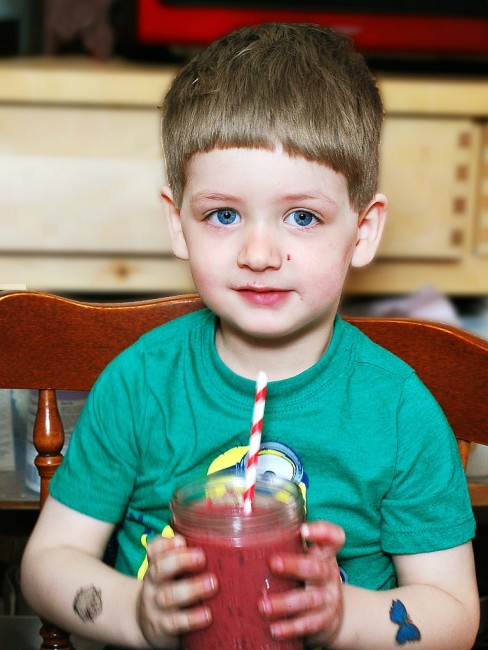 Cherry Apple Smoothie #CookingWithKids #CLBlogger | theredheadbaker.com