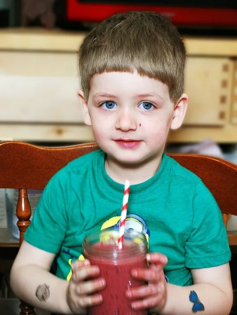 Cherry Apple Smoothie #KidsintheKitchen  #CLBlogger | theredheadbaker.com