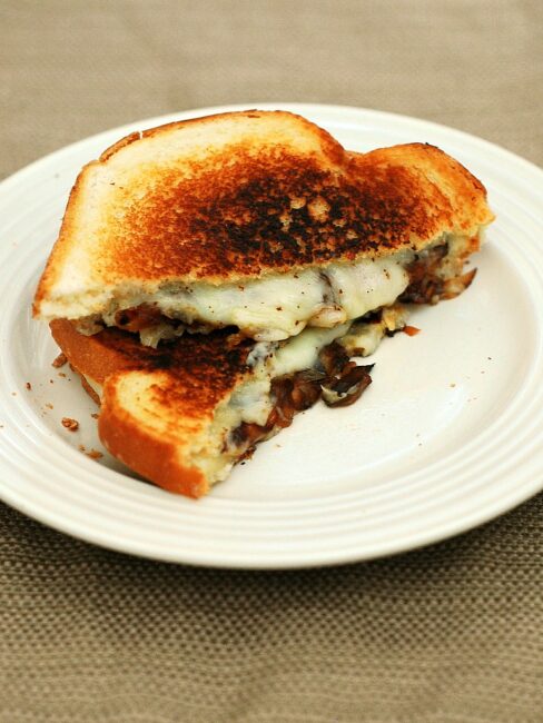 French Onion Grilled Cheese #SundaySupper #GalloFamily | theredheadbaker.com