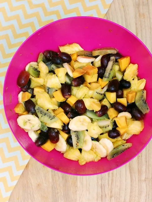 Tropical Fruit Salad #SundaySupper | theredheadbaker.com