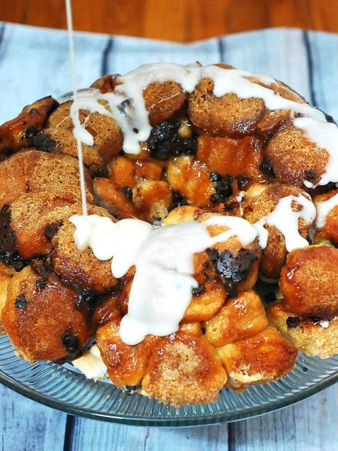 Nothing says summer snack likes s'mores monkey bread! Little balls of sweet bread are coated in graham cracker crumbs and baked with layers of chocolate and marshmallow. #TwelveLoaves theredheadbaker.com