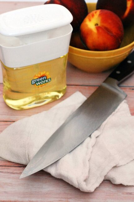 Clorox Green Works Pump 'N Clean is food-safe, so you can easily clean your knife in between cutting ingredients for these Peach-Basil Crostini. #NaturallyClean #CollectiveBias