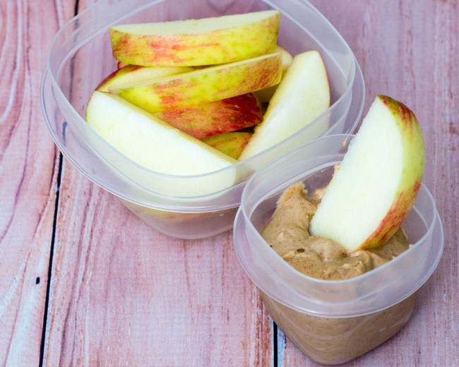 Apple slices with healthy snickerdoodle dip is the perfect snack for your work or school lunch bag. Pack them in leak-proof Rubbermaid containers with Easy-Find Lids for worry-free transportation! #CLBlogger TheRedheadBaker.com