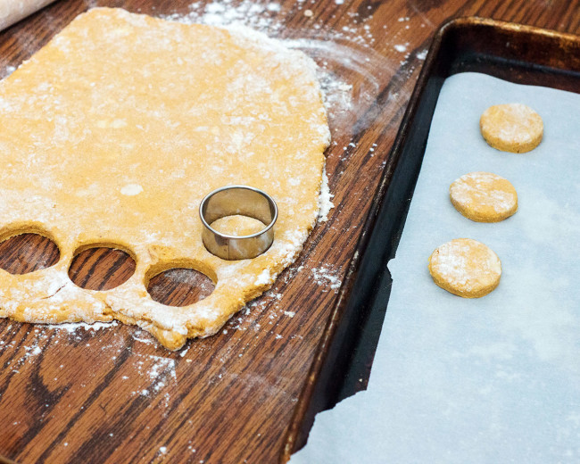 Pumpkin season isn't over yet! This Thanksgiving, serve pumpkin buttermilk biscuits spiced with cinnamon, ginger and nutmeg alongside your turkey. #TwelveLoaves TheRedheadBaker.com