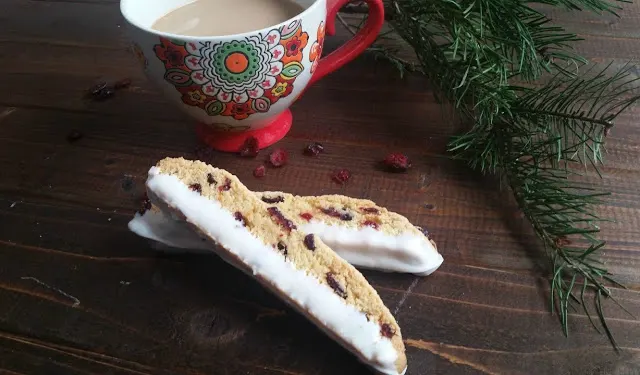 kylee cooks cranberry orange biscotti