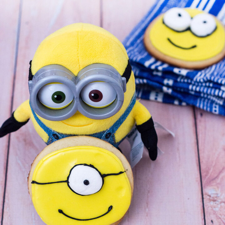 With these no-spread sugar cookies, you can serve delicious minion-inspired treats at your next family movie night! #MinionsMovieNight TheRedheadBaker.com