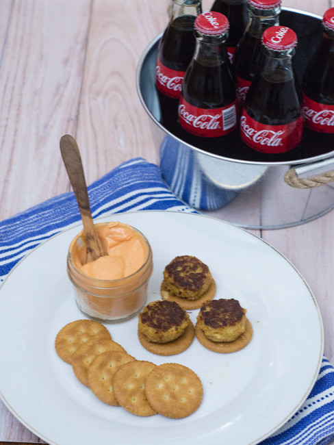 Bring some heat to your bowl game party with mini crab cakes served on RITZ® crackers, topped with spicy sriracha aioli. TheRedheadBaker.com #BowlTimeSnacks #ad