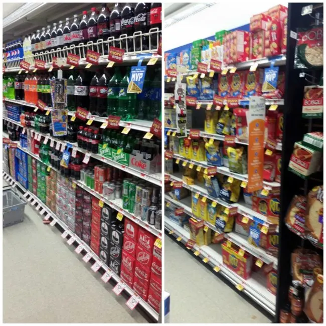 Bring some heat to your bowl game party with mini crab cakes served on RITZ&reg; crackers, topped with spicy sriracha aioli. TheRedheadBaker.com #BowlTimeSnacks #ad