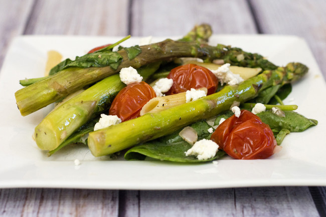 This versatile pasta salad combines roasted asparagus and tomatoes with penne and spinach, dressed in a low-calorie lemon vinaigrette. #CLBlogger TheRedheadBaker.com