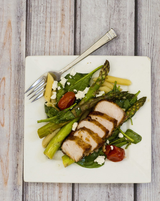 This versatile pasta salad combines roasted asparagus and tomatoes with penne and spinach, dressed in a low-calorie lemon vinaigrette. #CLBlogger TheRedheadBaker.com