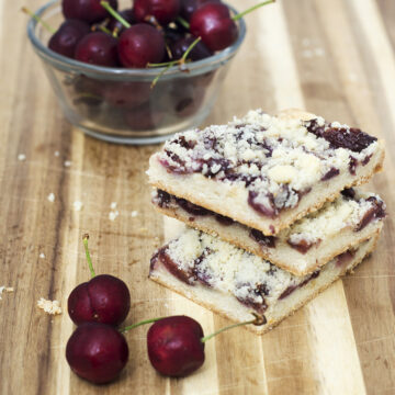 Cherry crumb bars are reminiscent of an American classic, cherry pie, but are less messy, so they're perfect for a potluck or picnic! #SundaySupper TheRedheadBaker