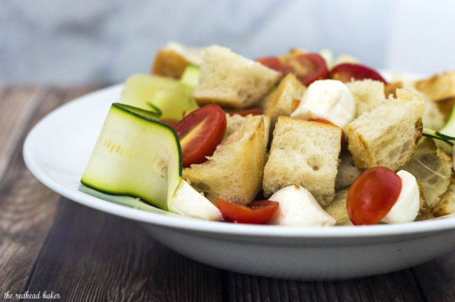 Bring your family together this summer over this Italian panzanella salad with Italian tomato vinaigrette. #SweeterTogether