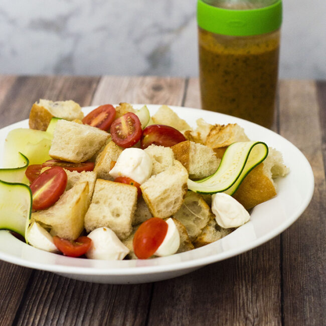 Bring your family together this summer over this Italian panzanella salad with Italian tomato vinaigrette. #SweeterTogether