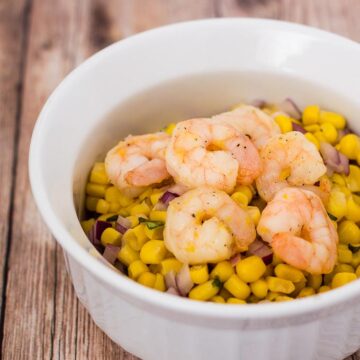 Can dinner be both easy AND healthy? Yes! Serve lemon shrimp over a salad of corn, red onion and basil with a red wine vinaigrette.