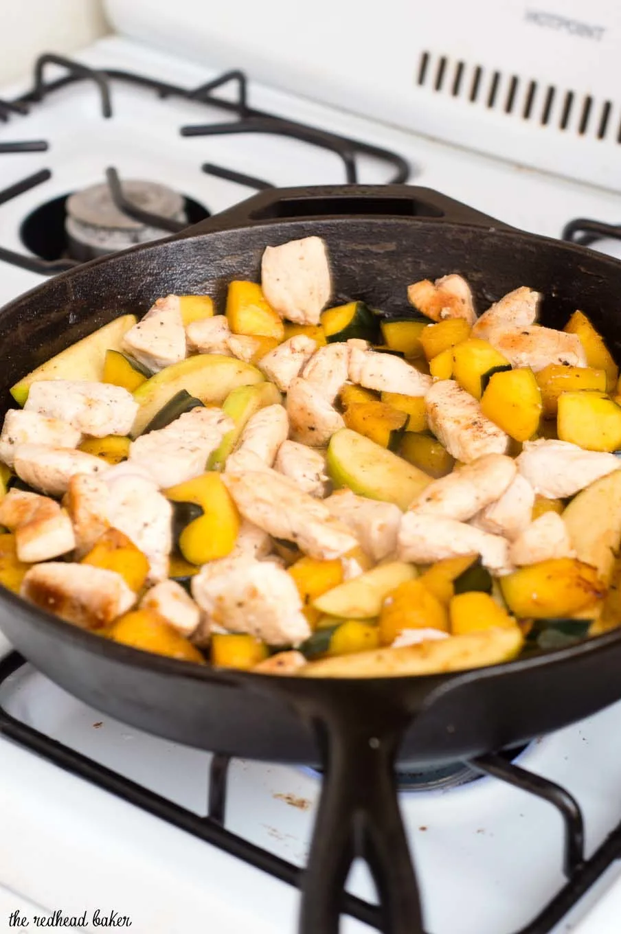 This apple, squash and chicken skillet meal is perfect for busy weeknights: ready in under 30 minutes, and only one pan to wash! #SundaySupper