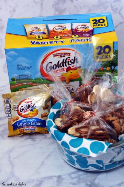 Adults and kids alike can snack smarter with Goldfish® Crackers Cherry-Apple Trail Mix, a nut-free snack mix for snacking on the go! #MixMatchMunch #ad