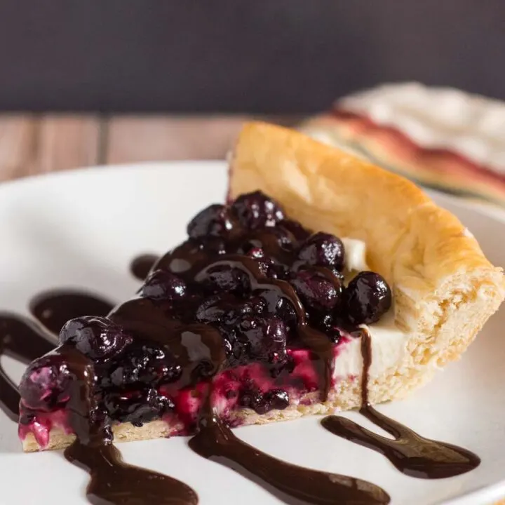 Pizza for dessert? You bet! Cheesecake Pizza has crescent dough as the crust, topped with sweetened cream cheese, berry compote and chocolate sauce. #SundaySupper