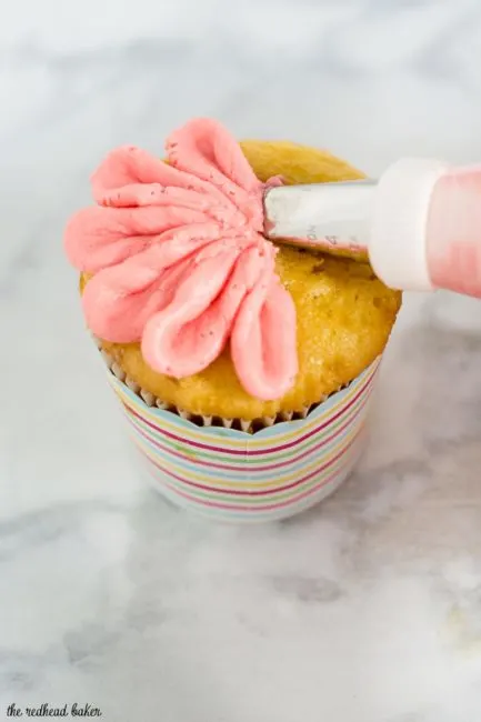 With buttercream icing and a few simple tools, use this tutorial to turn your favorite cupcakes into beautiful gerbera daisy cupcakes for any spring occasion!