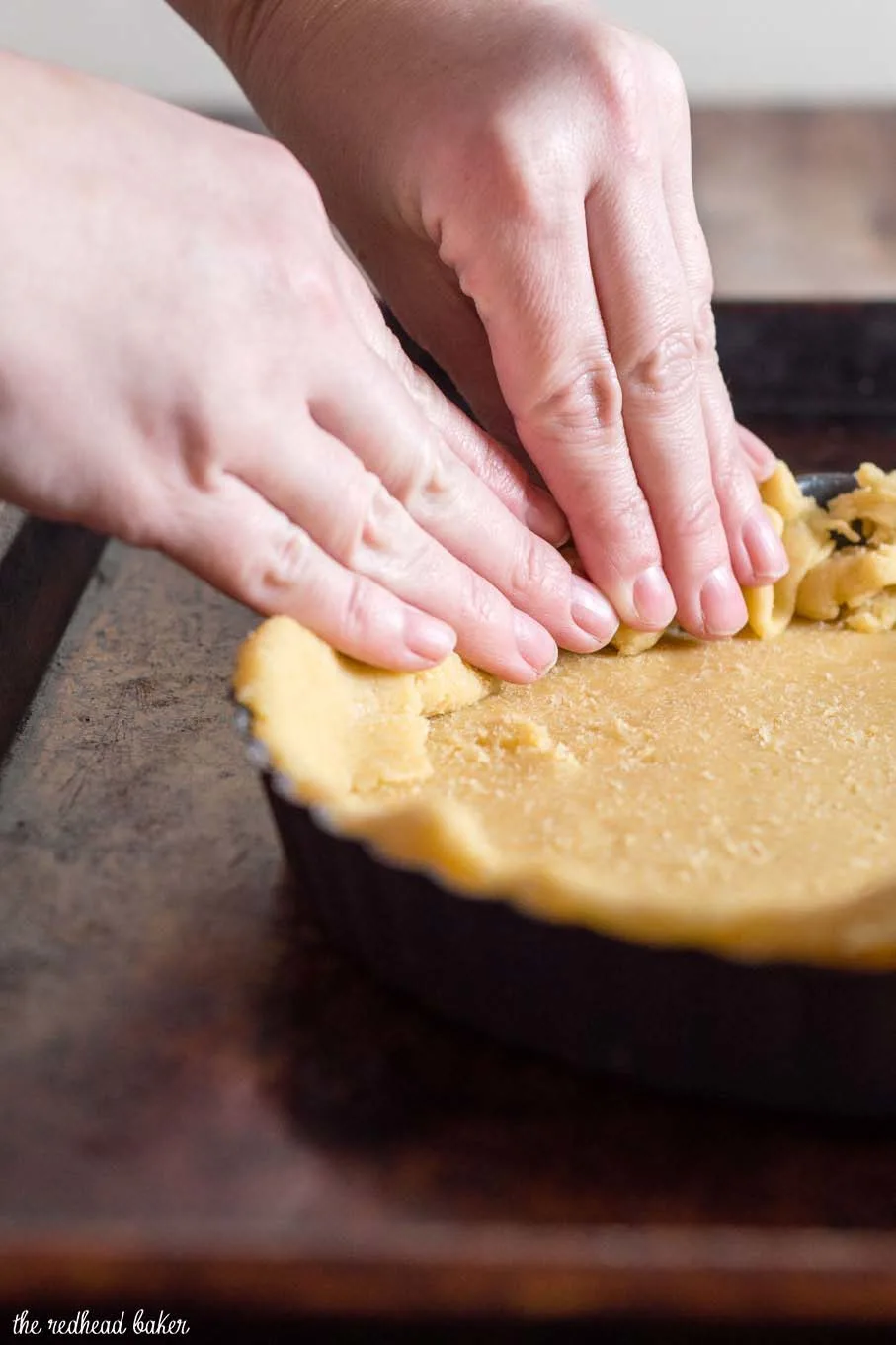 This peach custard tart has a crumbly cookie crust and a creamy custard filling loaded with tender peach slices. It's a delicious end to any meal! #BrunchWeek