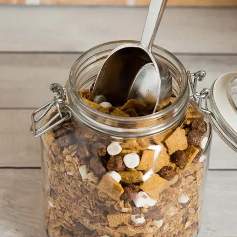 Back-to-school means busy days. Make a batch of this S’mores Granola made with HONEY MAID® S’mores so you always have a snack at the ready. #StockUpWithPost #sponsored