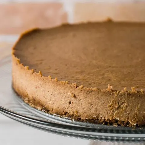 If you're looking for the perfect fall dessert, you need to try than this apple butter cheesecake with spiced apple filling. #AppleWeek