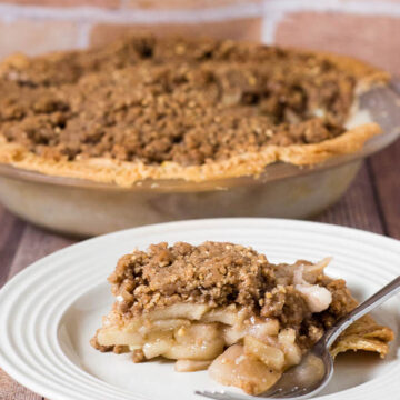 Classic apple pie gets a twist with a cinnamon-spiced oat crumb topping that adds texture and flavor. It's the perfect dessert for any fall occasion! #AppleWeek