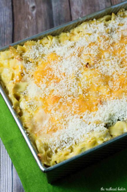 This comforting baked butternut squash mac and cheese with apples and bacon will up your body and soul on any chilly fall evening. 